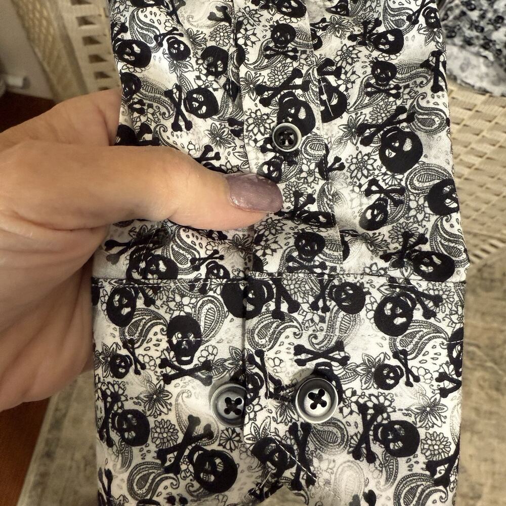 Buckle Eight X Premium Button Down Shirt Size M Gray Skull Print Long Sleeve NEW - Picture 4 of 11
